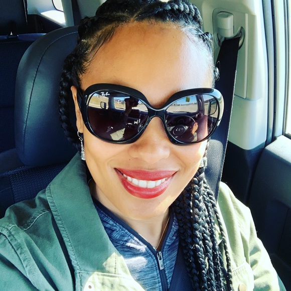 Meet your Posher, Lisa - Picture 5 of 7